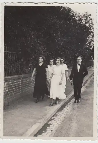 (F25497) Orig. Foto Spaziergang in o. bei Gießen 1933