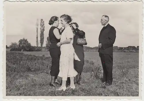 (F25493) Orig. Foto Spaziergang in o. bei Gießen 1933