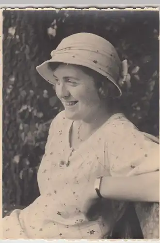 (F25471) Orig. Foto junge Frau im Freien 1933