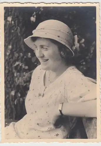 (F25470) Orig. Foto junge Frau im Freien 1933