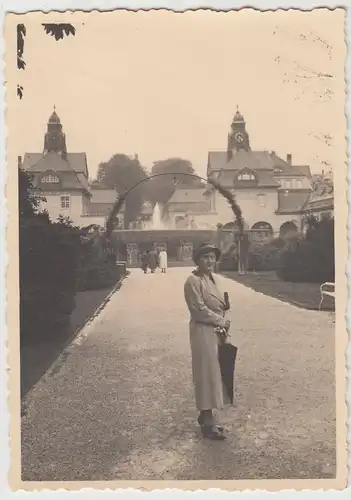 (F25444) Orig. Foto Bad Nauheim, Frau im Park 1933