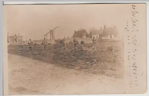 (F25435) Orig. Foto 1. WK, deutsche Soldaten vor einer Klappbrücke 1916