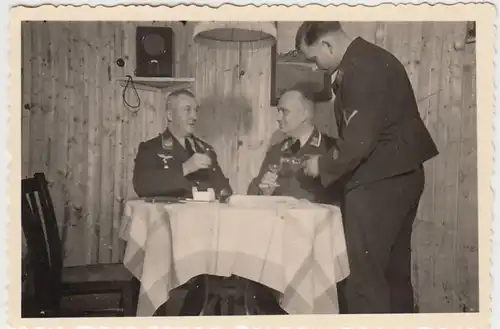 (F2543) Orig. Foto Hamm i.W., Turmstellung, am Tisch bei Schnaps 1940er