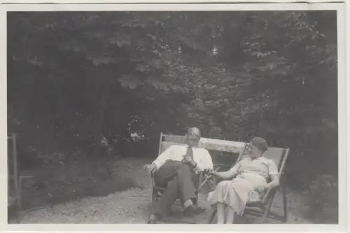 (F25417) Orig. Foto Paar liegt im Liegestuhl 1932