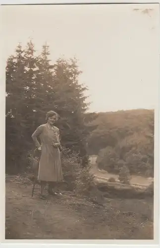 (F25414) Orig. Foto junge Frau mit Wanderstock 1930er