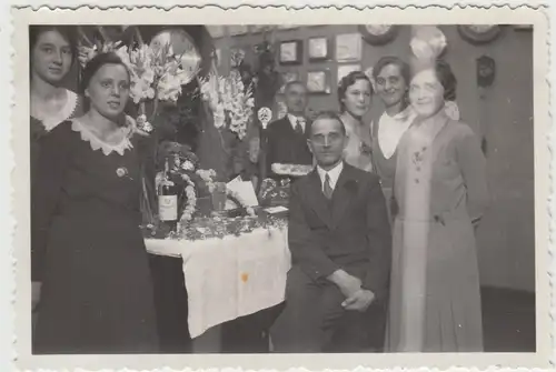 (F25410) Orig. Foto Feier im Uhrenladen, Geburtstag o. Silberhochzeit 1930er