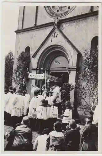 (F25406) Orig. Foto Frankfurt-Hausen, Umzug Frohnleichnam a.d. Kirche 1930