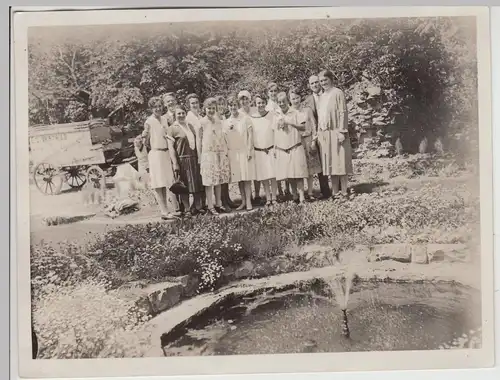 (F25396) Orig. Foto Bingen, Frauen am Springbrunnen, Eis-Wagen 1931