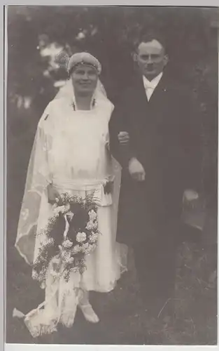 (F25384) Orig. Foto Hochzeitspaar im Freien 1927/28