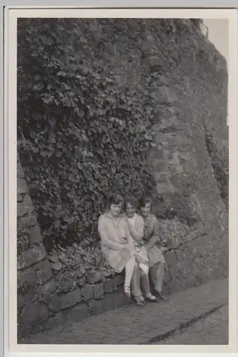 (F25379) Orig. Foto Balduinstein, Frauen am Schloss Schaumburg 1929