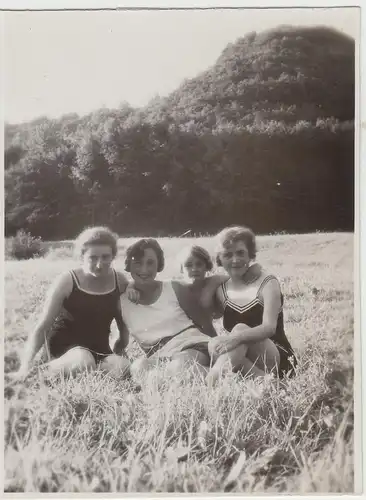 (F25369) Orig. Foto Balduinstein, junge Frauen auf der Wiese 1929