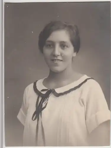(F25358) Orig. Foto Porträt junge Frau 1927
