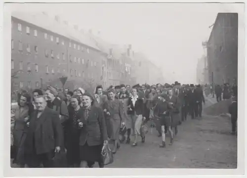 (F25286) Orig. Foto Aufbau Berlin, Festumzug am Schwerpunkt III 1953