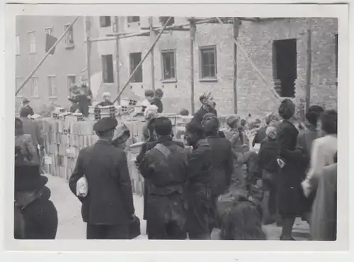 (F25284) Orig. Foto Aufbau Berlin, Personen am Schwerpunkt III 1953