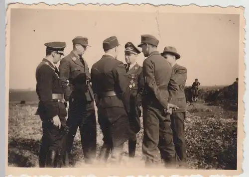 (F25263) Orig. Foto deutsche Soldaten im Freien 1933-45