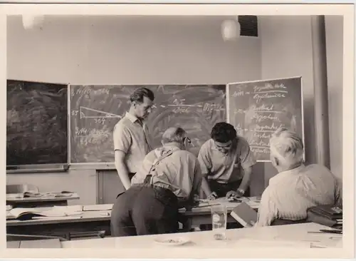 (F25229) Orig. Foto Männer in der Schule, REFA-Lehrgang in Heidelberg 1958