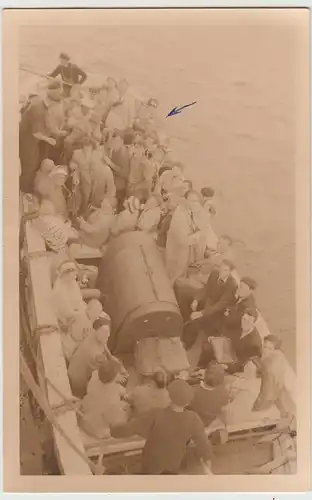 (F25204) Orig. Foto Helgoland, Personen in einem Boot 1955