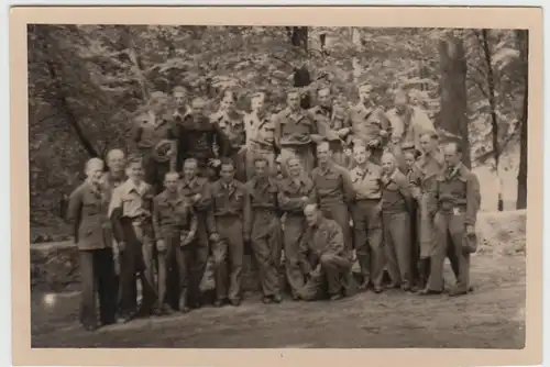 (F25199) Orig. Foto deutsche Soldaten, Gruppenbild im Freien 1940er