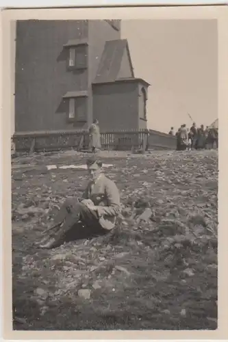 (F25185) Orig. Foto Mann vor der Schneegrubenbaude 1934