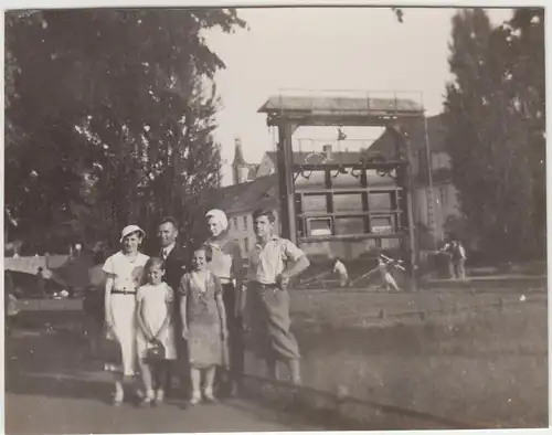 (F25070) Orig. Foto Brandenburg, Personen vor Stauwehr 1936