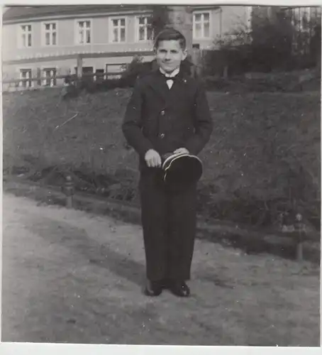 (F25066) Orig. Foto Junge, junger Mann im Freien 1936