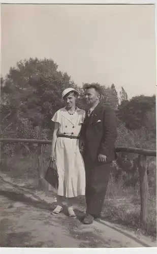 (F25065) Orig. Foto Paar im Freien, Wanderung Spaziergang 1936