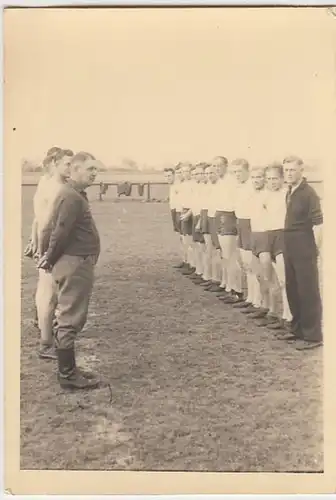(F2504) Orig. Foto 2.WK, Soldaten zum Sport angetreten, 1940er