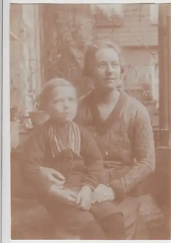 (F24930) Orig. Foto Frau und Junge auf dem Balkon 1926