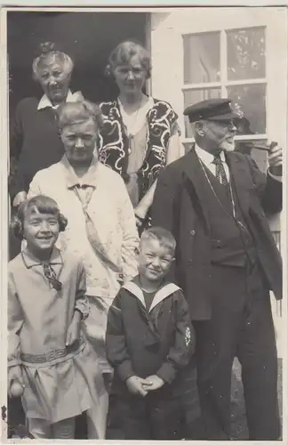 (F24908) Orig. Foto Leer, Personen Familie am Gartenhaus a. Plytenberg 1929