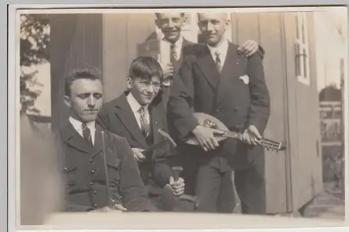 (F24907) Orig. Foto Leer, junge Männer m. Mandoline im Garten a. Plytenberg 1929