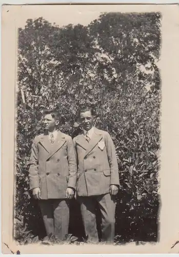 (F24894) Orig. Foto junge Männer in gleichen Anzügen 1929