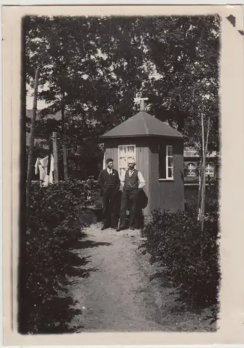 (F24889) Orig. Foto Leer, Personen in einem Gartenhäuschen a. Plytenberg 1929