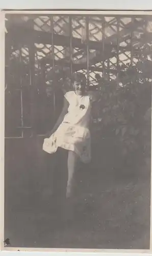 (F24840) Orig. Foto junge Frau Mia Brechmann im Gartenhaus 1928