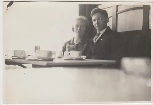(F24837) Orig. Foto Loga (Leer), Paar in einem Café 1929