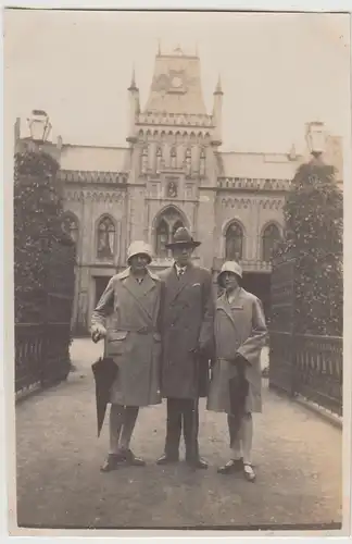 (F24836) Orig. Foto Loga (Leer), Personen im Schlosspark 1929