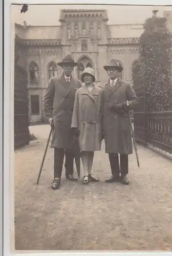 (F24835) Orig. Foto Loga (Leer), Personen im Schlosspark 1929