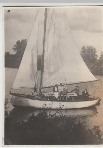 (F24834) Orig. Foto Personen auf einem Segelboot 1925-28