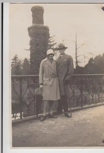 (F24833) Orig. Foto Loga (Leer), Personen im Schlosspark 1929