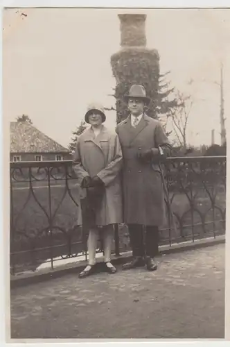 (F24832) Orig. Foto Loga (Leer), Personen im Schlosspark 1929