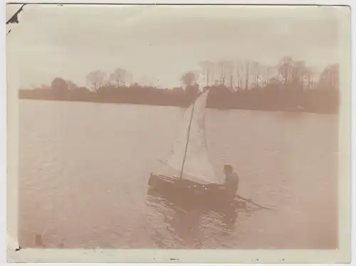 (F24811) Orig. Foto kleines Segelboot auf einem Teich in o. bei Leer 1928