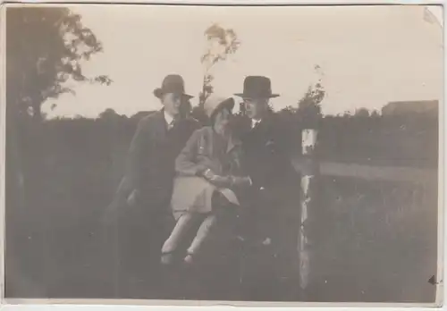 (F24808) Orig. Foto Loga (Leer), Personen im Freien 1928