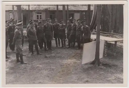 (F24794) Orig. Foto deutsche Soldaten bei der Ausbildung im Wald 1933-45