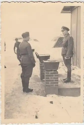 (F2472) Orig. Foto 2.WK, Soldaten im Barackenlager, Flak-Munition, 1940er