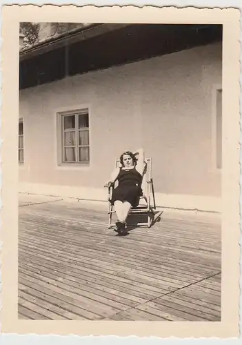 (F24676) Orig. Foto Eisenärzt, Frau a. Dachgarten einer Pension 1938