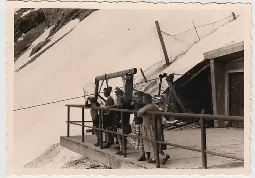 (F24666) Orig. Foto Schneefernerhaus, Personen a. Plattform, Lastenseilbahn 1959