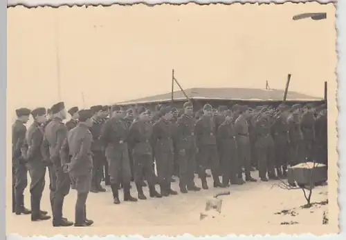 (F2465) Orig. Foto 2.WK, Barackenlager, Soldaten angetreten, 1940er