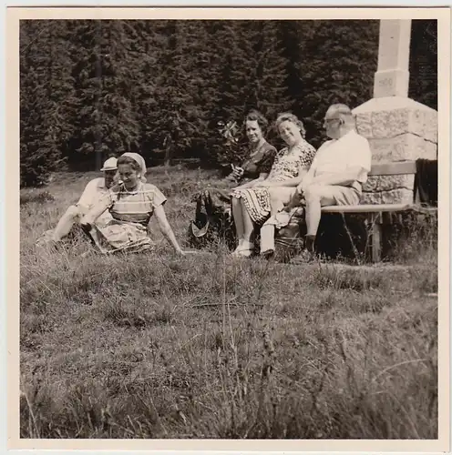 (F24616) Orig. Foto Personen wandern auf den Feldberg 1957