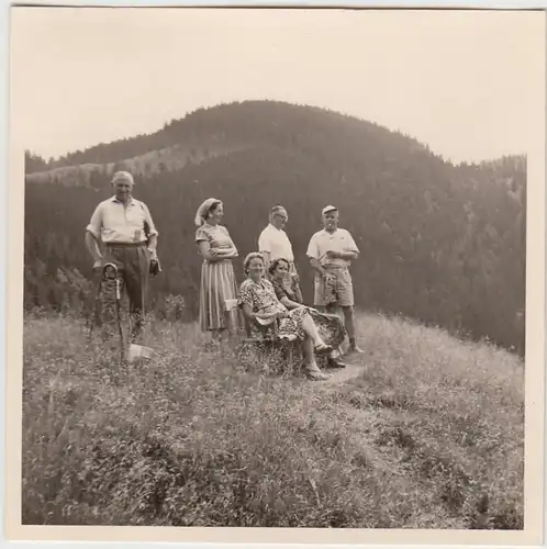 (F24615) Orig. Foto Personen wandern auf den Feldberg 1957