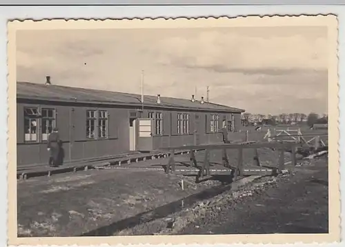 (F2461) Orig. Foto 2.WK, Barackenlager mit Wasserkanal, 1940er