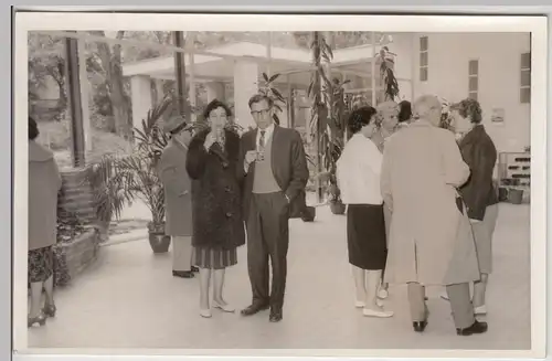 (F24585) Orig. Foto Bad Neuenahr, Personen in der Sprudelhalle 1961